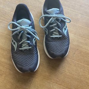 Womens Saucony Triumph 18 size 9.5 USA / 7.5 UK / 41 EUR